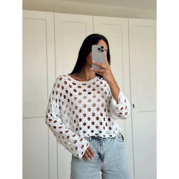 BEYAZ DELİKLİ TRİKO KAZAK