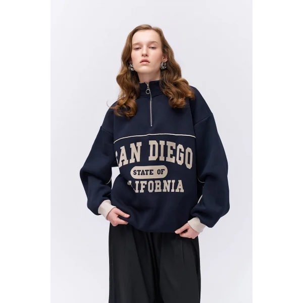 Balıkçı Yaka Yazılı Oversize Sweatshirt Lacivert