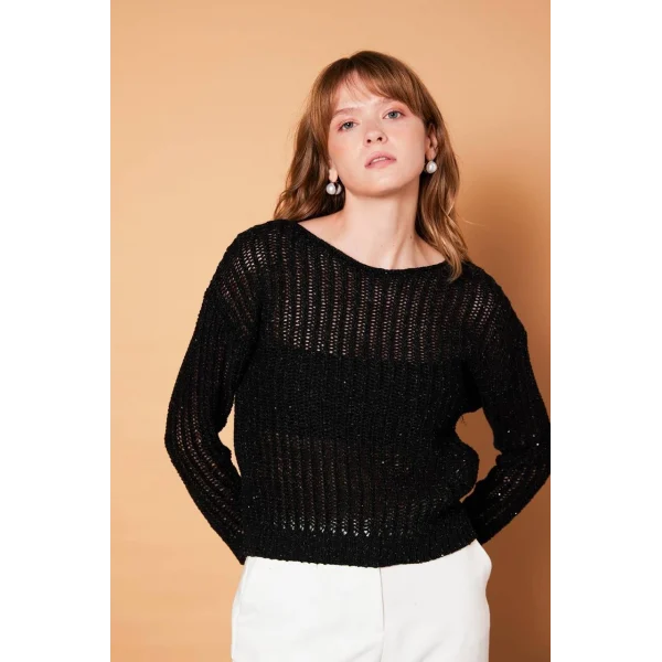 KAYIK YAKA PULLU SİYAH TRİKO KAZAK