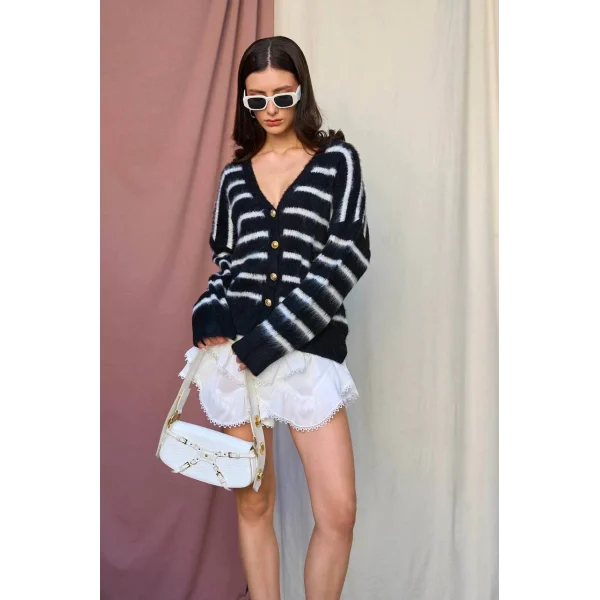 Çizgi Desenli V Yaka Sakallı Hırka