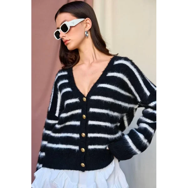 Çizgi Desenli V Yaka Sakallı Hırka