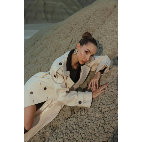 Apolet Detaylı Kuşaklı Bej Yün Kaban