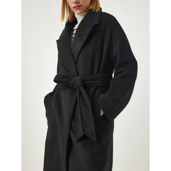 Kuşak Kapamalı Siyah Yün Kaban