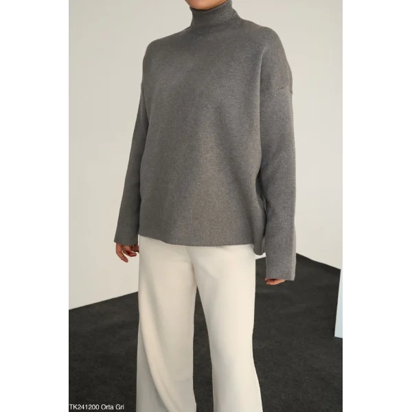 Yarım Balıkçı Yaka Gri Triko Kazak