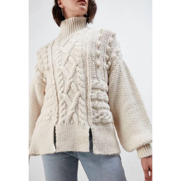 Saç Örgü Yırtmaç Detaylı Krem Kazak