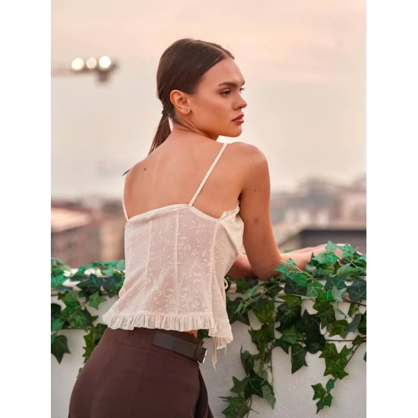 Fiyonk Detaylı Dantel Bluz