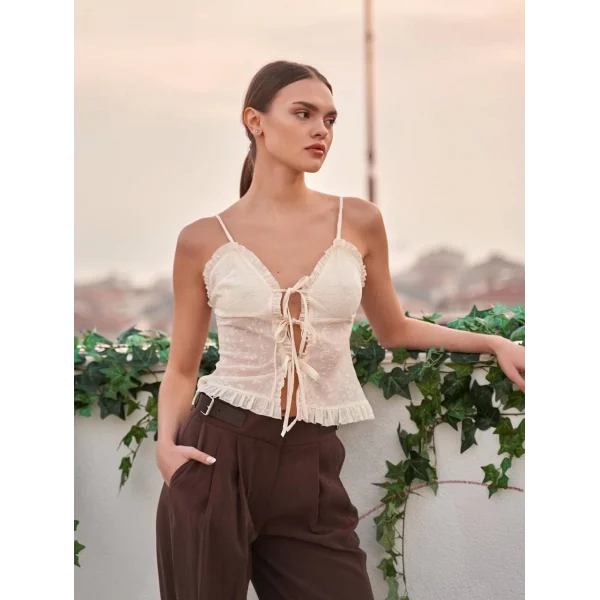 Fiyonk Detaylı Dantel Bluz