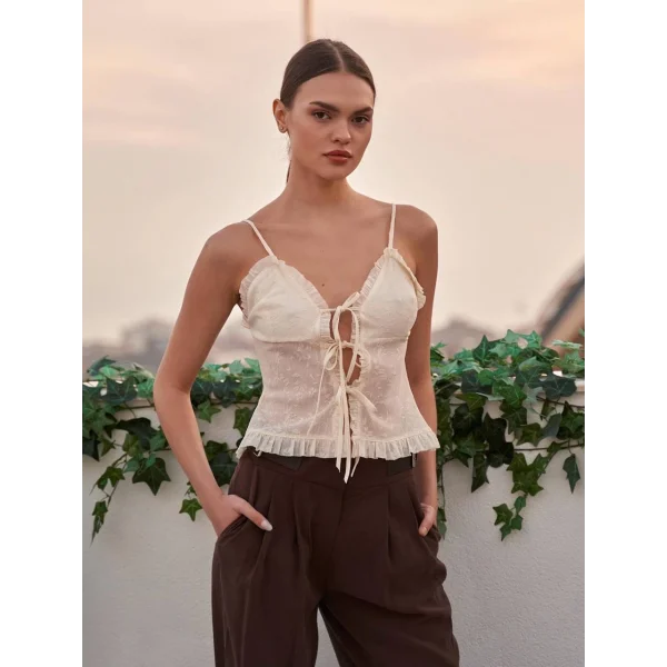 Fiyonk Detaylı Dantel Bluz