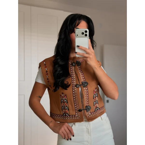 Nakış İşlemeli Taba Renk Süet Yelek