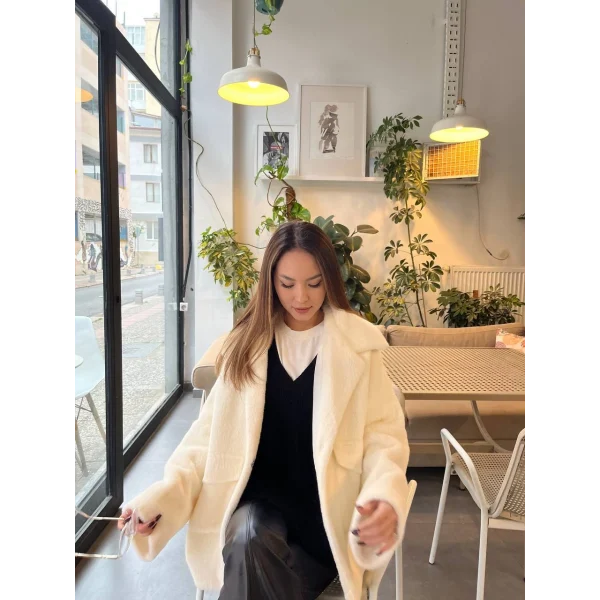 ALPAKA UZUN TÜYLÜ CEPLİ CEKET EKRU