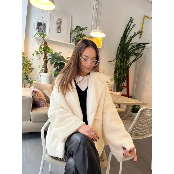 ALPAKA UZUN TÜYLÜ CEPLİ CEKET EKRU