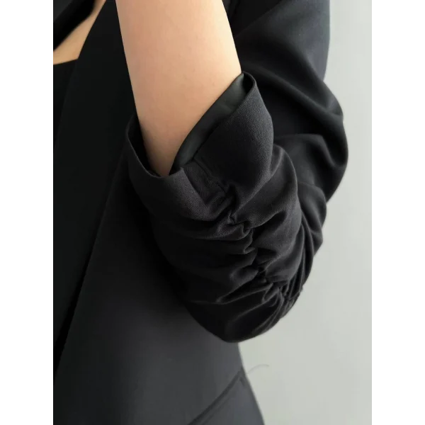 Atlas Kumaş Büzgü Kol Tam Kalıp Siyah Blazer Ceket