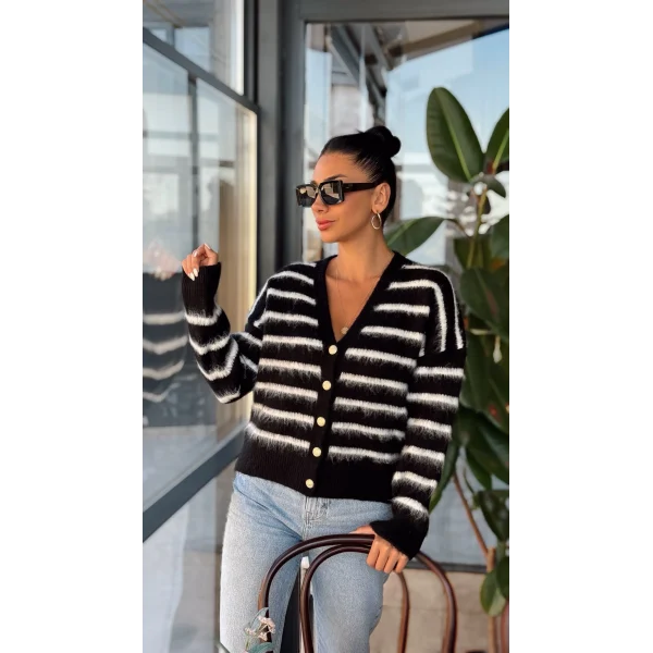 Çizgi Desenli V Yaka Sakallı Hırka