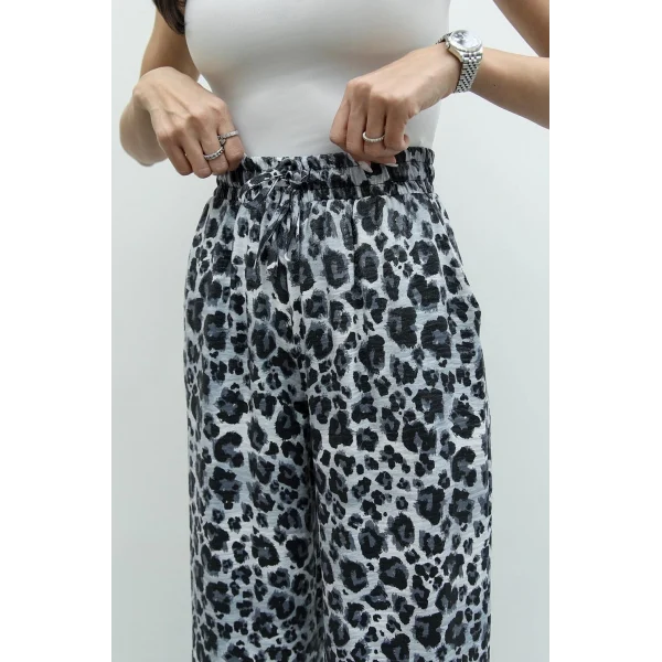 GRİ LEOPAR DESENLİ DÖKÜMLÜ PANTOLON