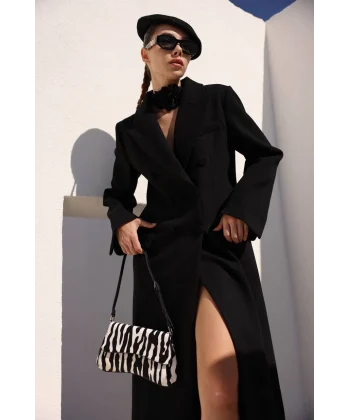 YIRTMAÇLI DÜĞMELİ SİYAH YÜN KABAN