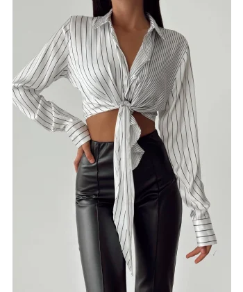 BEYAZ ÜZERİNE SİYAH ÇİZGİLİ GÖMLEK