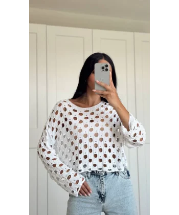 BEYAZ DELİKLİ TRİKO KAZAK
