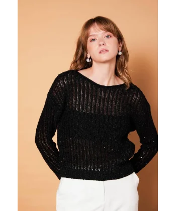 KAYIK YAKA PULLU SİYAH TRİKO KAZAK