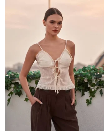 Fiyonk Detaylı Dantel Bluz