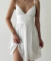 Kırışık Dokulu Brode Detaylı Askılı Mini Elbise Beyaz
