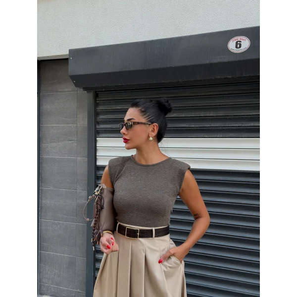 Kemerli Kontrast Kumaşlı Pileli Midi Elbise-Kahverengi