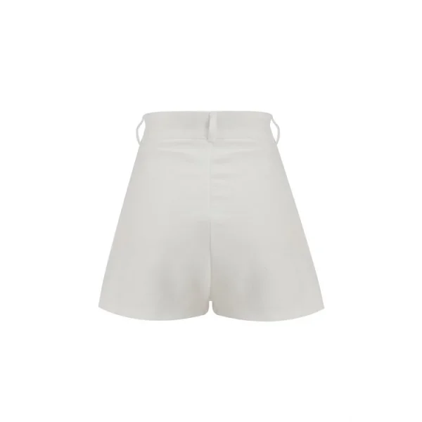 Düğme Detaylı Beyaz Şort