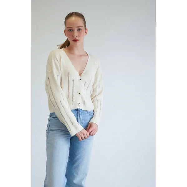 DÜĞMELİ TRİKO EKRU HIRKA