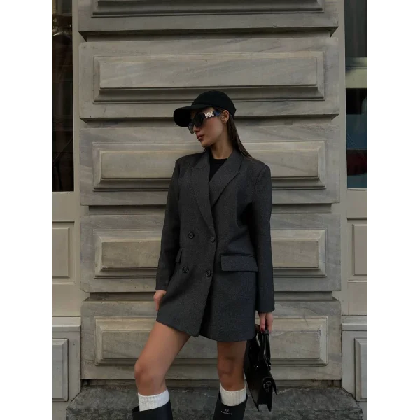 CEPLİ DÜĞMELİ GRİ CEKET