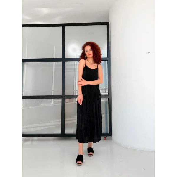 İNCE ASKILI PİLİSE SİYAH UZUN ELBİSE