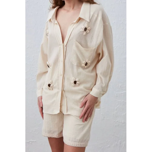 DENİZ KABUĞU İŞLEMELİ KETEN GÖMLEK EKRU