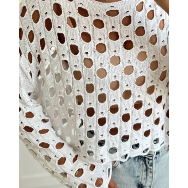 BEYAZ DELİKLİ TRİKO KAZAK