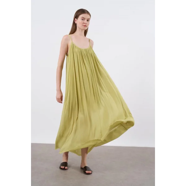 Fıstık Yeşili Askılı Geniş Kesim Rahat Elbise