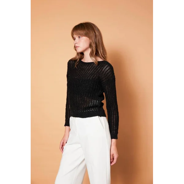 KAYIK YAKA PULLU SİYAH TRİKO KAZAK