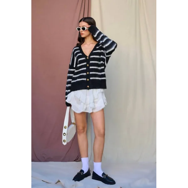 Çizgi Desenli V Yaka Sakallı Hırka