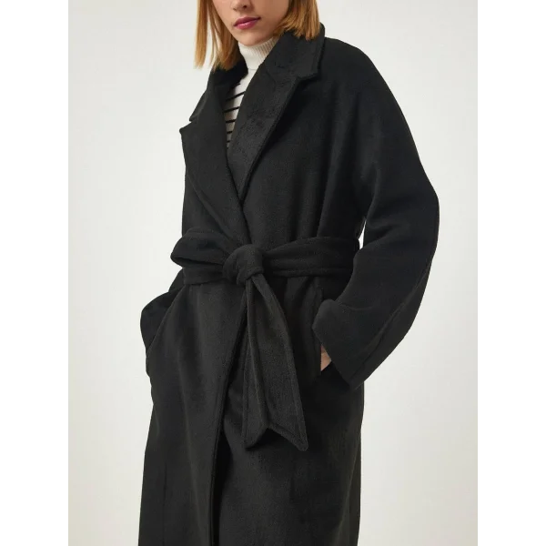Kuşak Kapamalı Siyah Yün Kaban