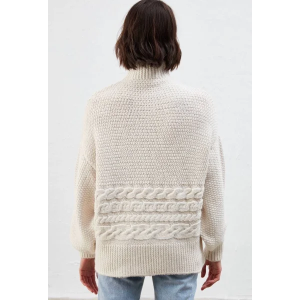 Saç Örgü Yırtmaç Detaylı Krem Kazak