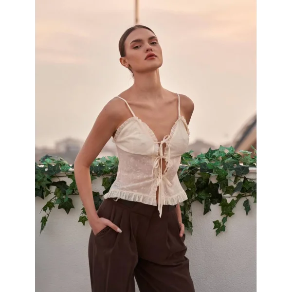 Fiyonk Detaylı Dantel Bluz