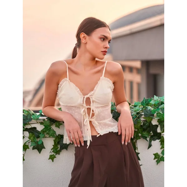 Fiyonk Detaylı Dantel Bluz