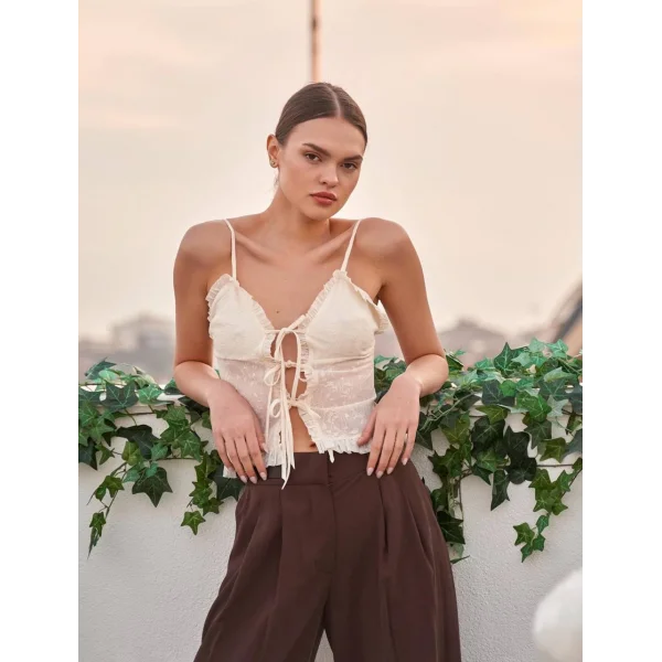 Fiyonk Detaylı Dantel Bluz