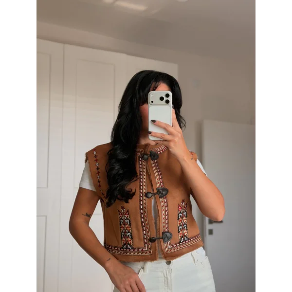 Nakış İşlemeli Taba Renk Süet Yelek