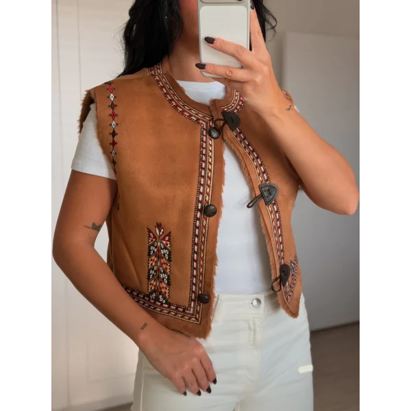 Nakış İşlemeli Taba Renk Süet Yelek