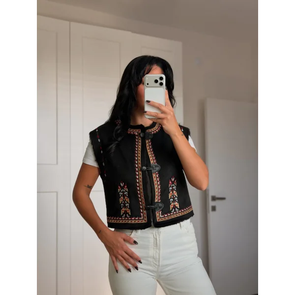 Nakış İşlemeli Siyah Renk Süet Yelek