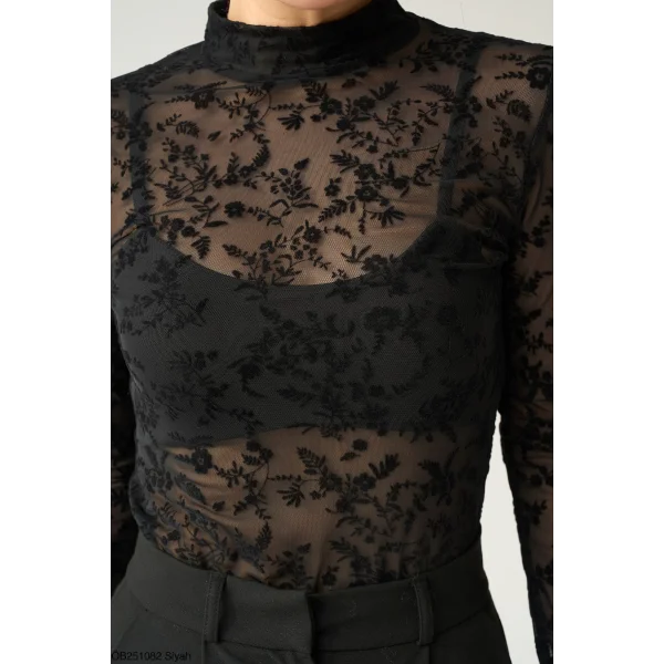 Çiçek Desenli Transparan Siyah Bluz