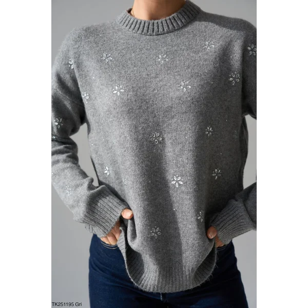 Çiçek Taşlı Triko Gri Kazak