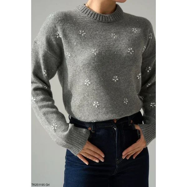 Çiçek Taşlı Triko Gri Kazak
