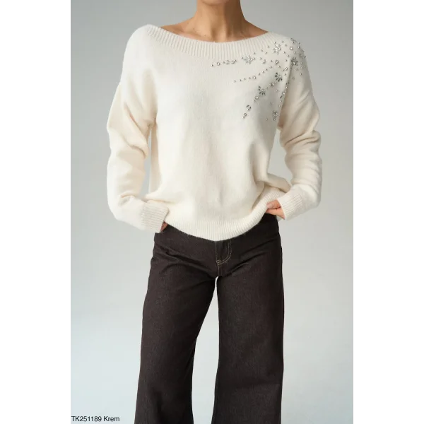 Omuzdan Taşlı Bej Kazak