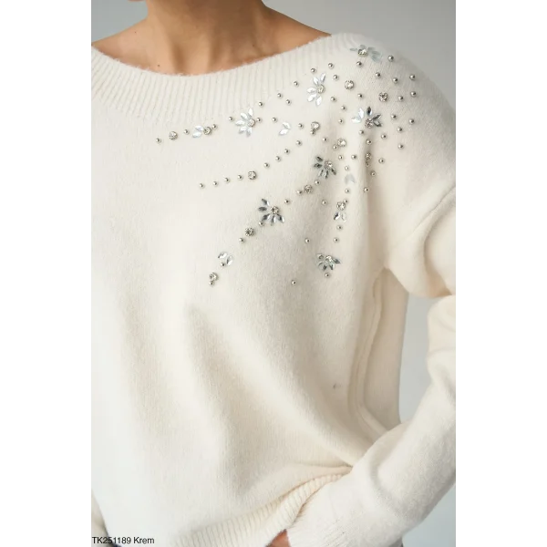 Omuzdan Taşlı Bej Kazak