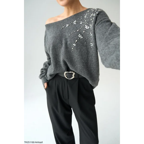 Omuzdan Taşlı Gri Kazak