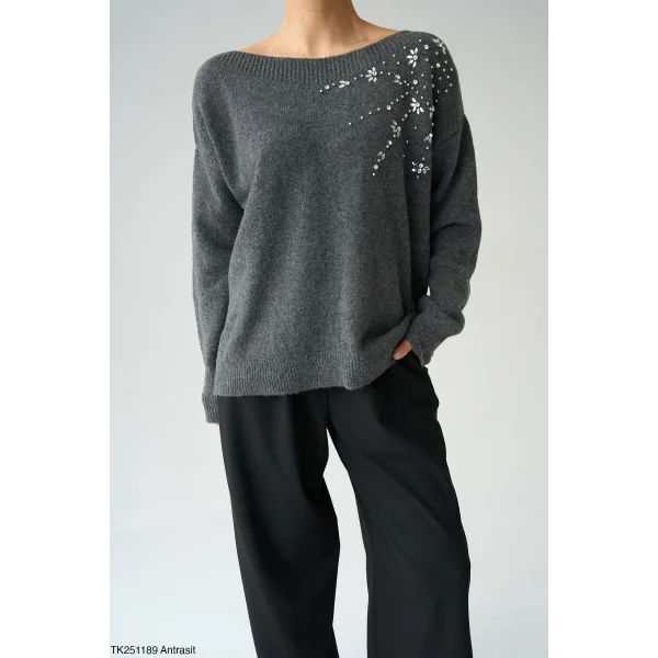 Omuzdan Taşlı Gri Kazak