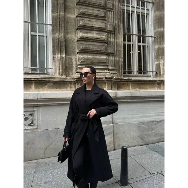 Siyah Kuşaklı Kaşe Yün Kaban